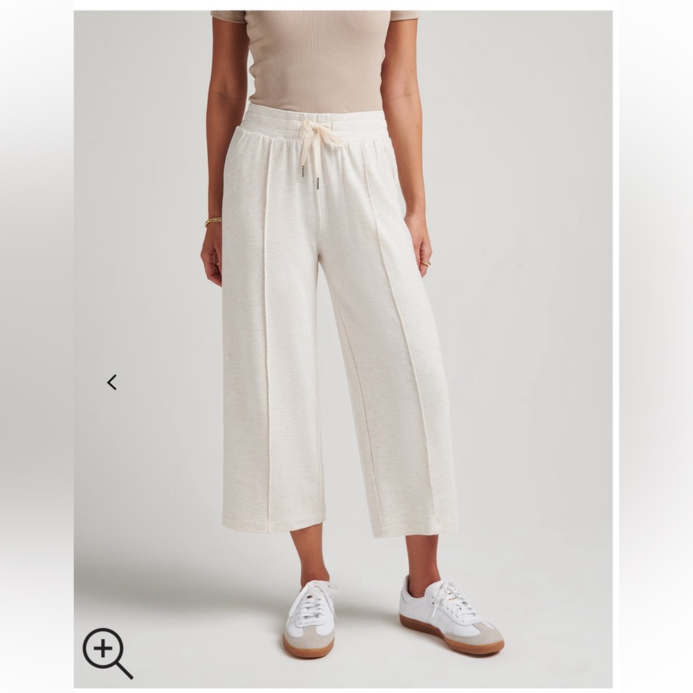 Akira Cream High Waisted Cropped Wide Leg Sweatpants Size Small